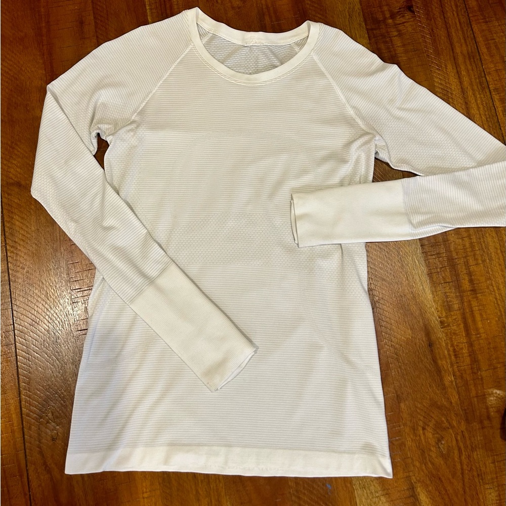Lululemon size 8 Long Sleeve Swiftly Shirt White EUC